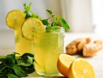 Gyömbéres-bazsalikomos limonádé
