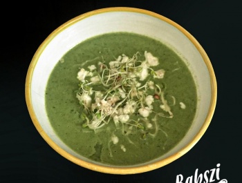 Medvehagyma krémleves kecskesajttal és csírával turbózva