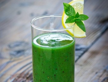 Spirulina-kiwi turmix