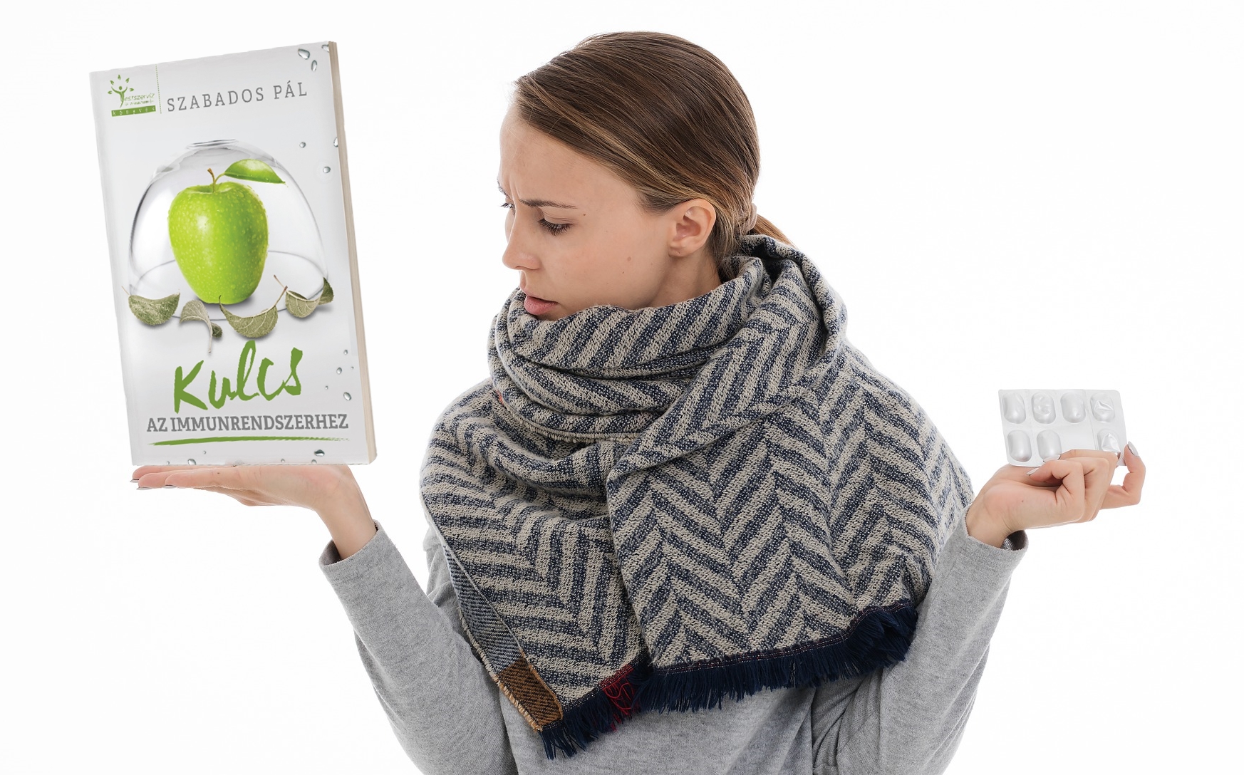 Реклама от простуды. Чай от гриппа. Реклама лекарства от простуды. Реклама простуды. Больной человек.